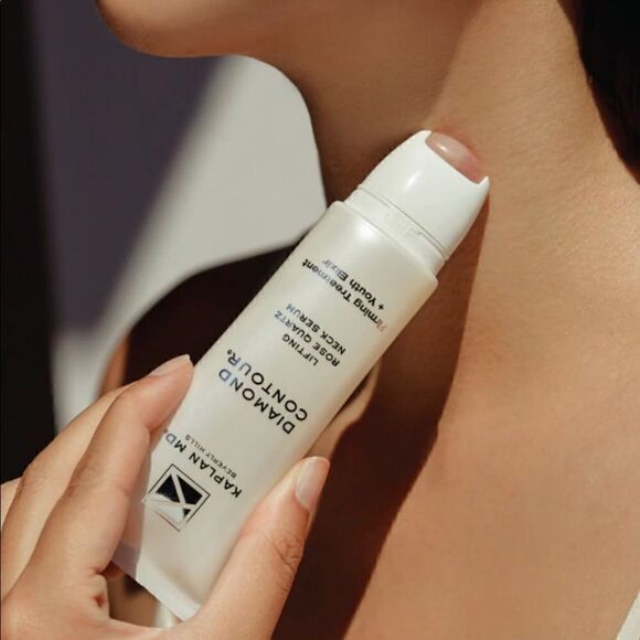 DIAMOND CONTOUR LIFTING ROSE QUARTZ NECK SERUM
Firming Treatment + Youth Elixir - Picture 4 of 11